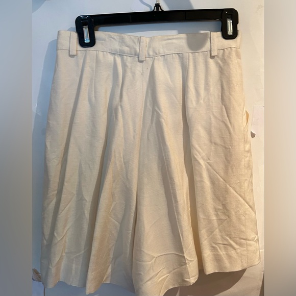 Henri Bendel White Silk Shorts size Medium 8- 10 original owner Summer - Picture 1 of 11